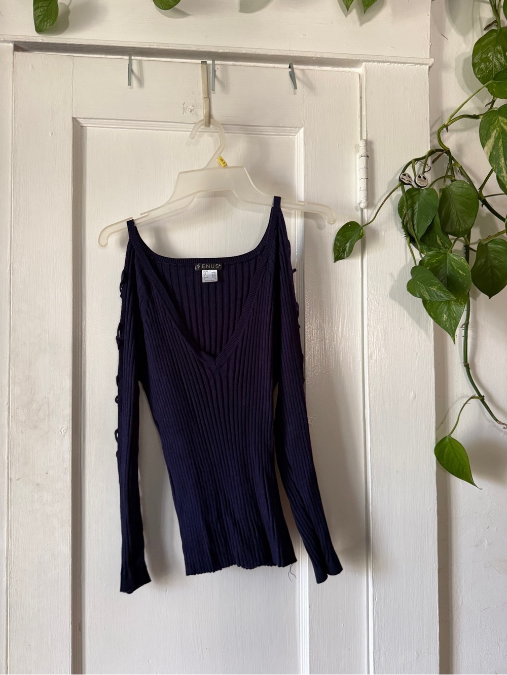 VENUS Navy Ribbed Cold-Shoulder V-Neck Long Sleeve Top size L